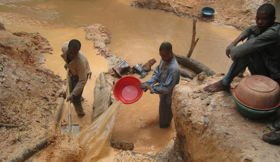 RSN_3229 - Responsible Sourcing Network - flickr Abbildung von Kongolesen bei Arbeit im Schlamm