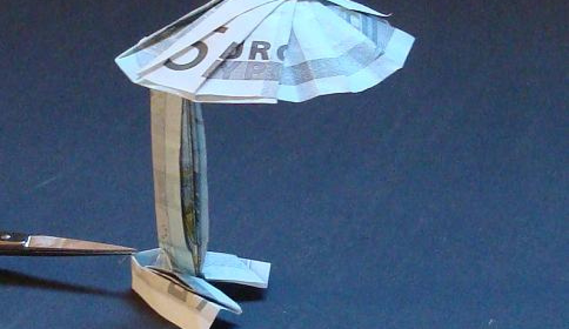 Euro Rettungsschirm - Dominik Meissner - flickr Abbildung von Schirm aus 5 Euro-Note gefalltet