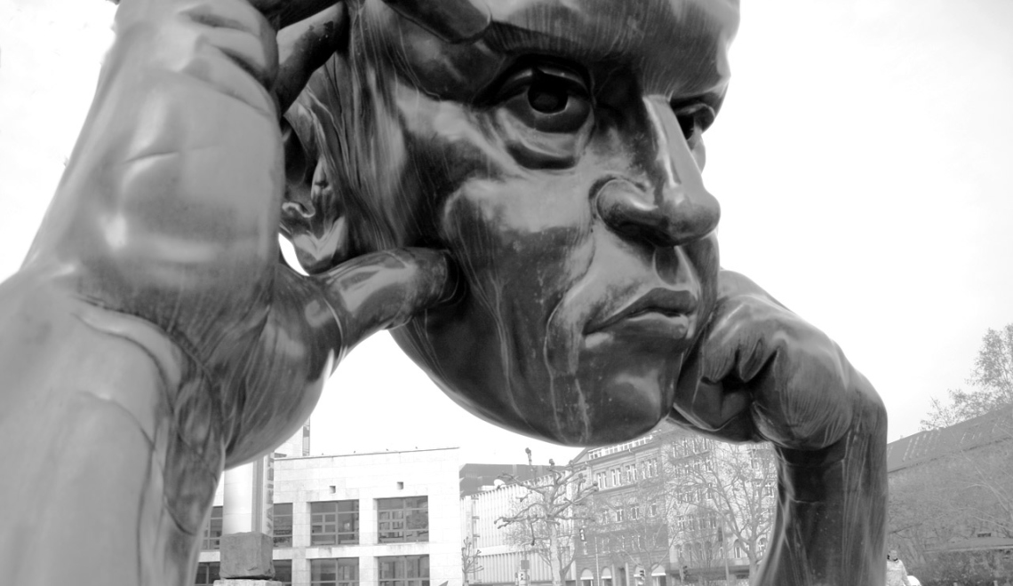 denken - Photo by daniel defco - from Flickr - CC BY-NC-ND 2.0 Abbildung von nachdenkender Statue