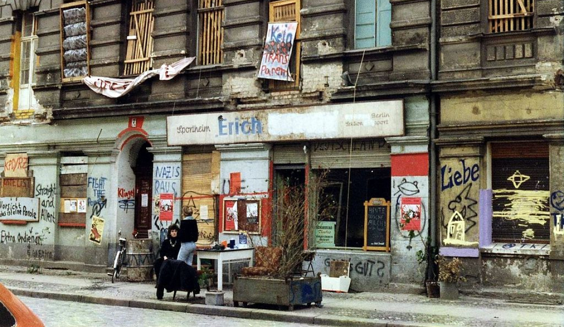 Mainzer Straße 4 Juni 1990 - Photo Renate Hildebrandt - Wikimedia - CC BY 3.0 Abbildung von Mainzer Straße 4 Juni 1990