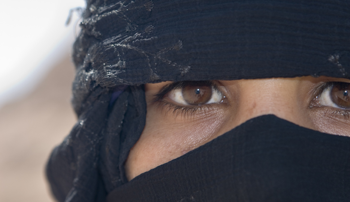 Woman in Desert near Sharm el Sheik - David Dennis - flickr Abbildung von Frau mit Kopftuch