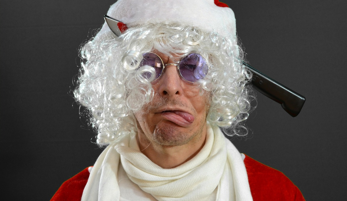 Satire Xmas - KlausHausmann - pixabay Abbildung von Satire-Weihnachtsmann mit Messer im Kopf