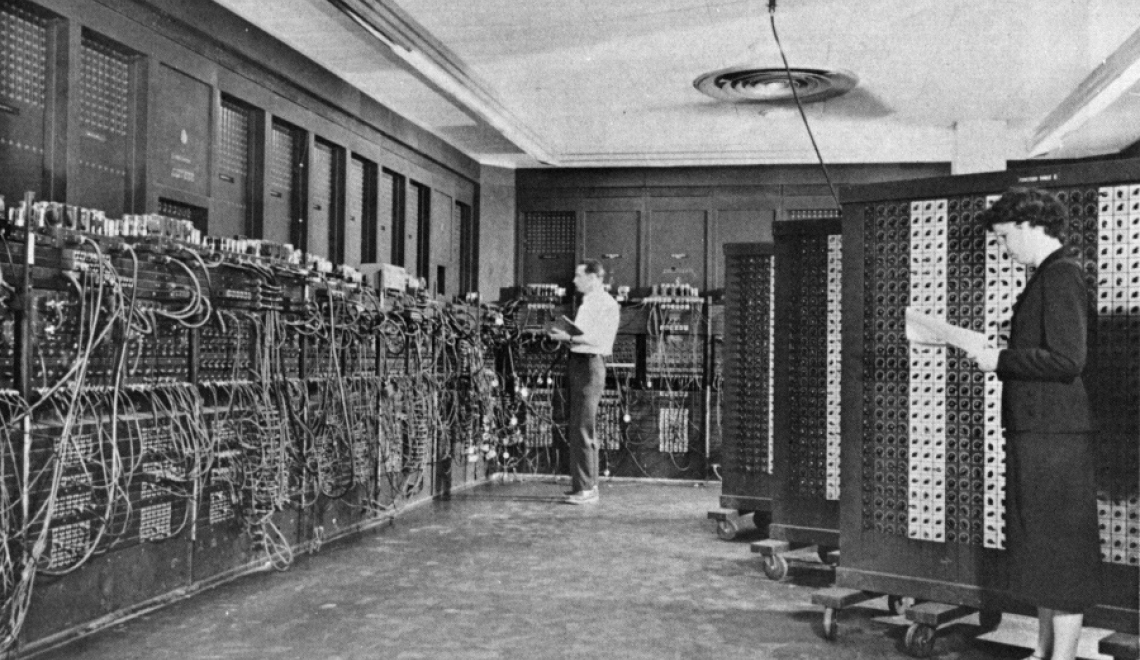 ENIAC - Photo by K. Kempf - from Wikimedia Commons - PD Foto des Eniac Computers mit Betty Snyder und Glen Beck