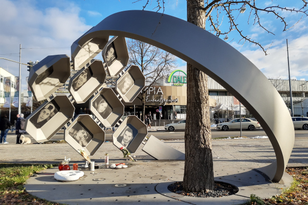 Mahnmal für die Opfer des Anschlags in München 2016 nahe McDonalds, gegenüber vom OEZ
