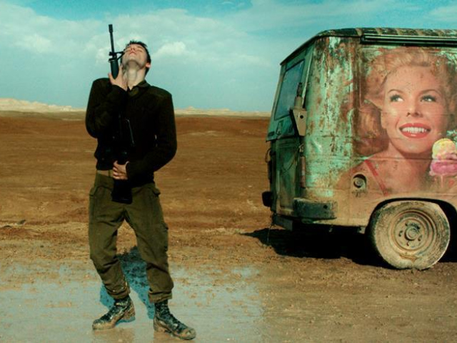 Abbildung des Kino Posters zum Kinofilm - Foxtrot - 2017