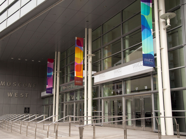 Abbildung des Moscone West Eingangs bei der WWDC 2013