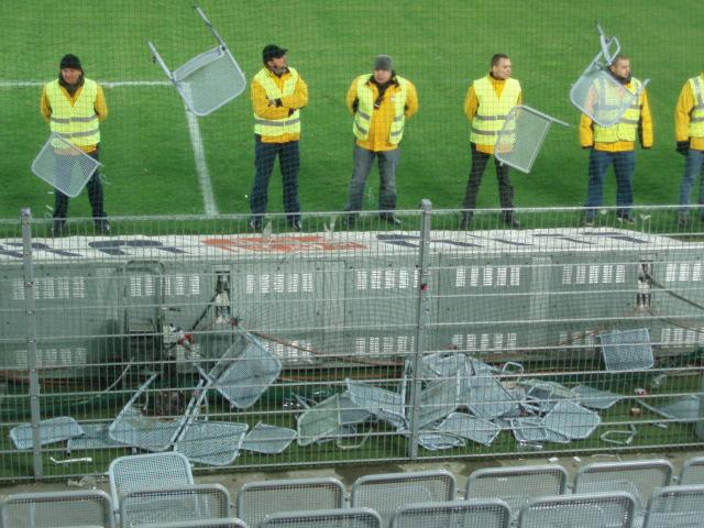Foto von Ausschreitungen im Stadion
